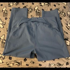 Under Armour cropped yoga pants